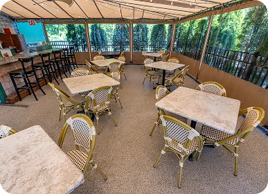Restaurants & Country Clubs